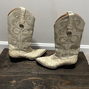 Dos De R boots. Ivory Ostrich skin cowgirl boots. Size 5